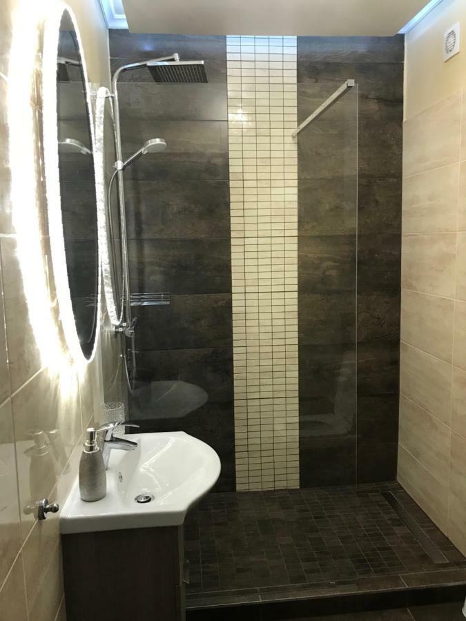 Glamour Apartman Apartment เอ็กเกอร์ ภายนอก รูปภาพ