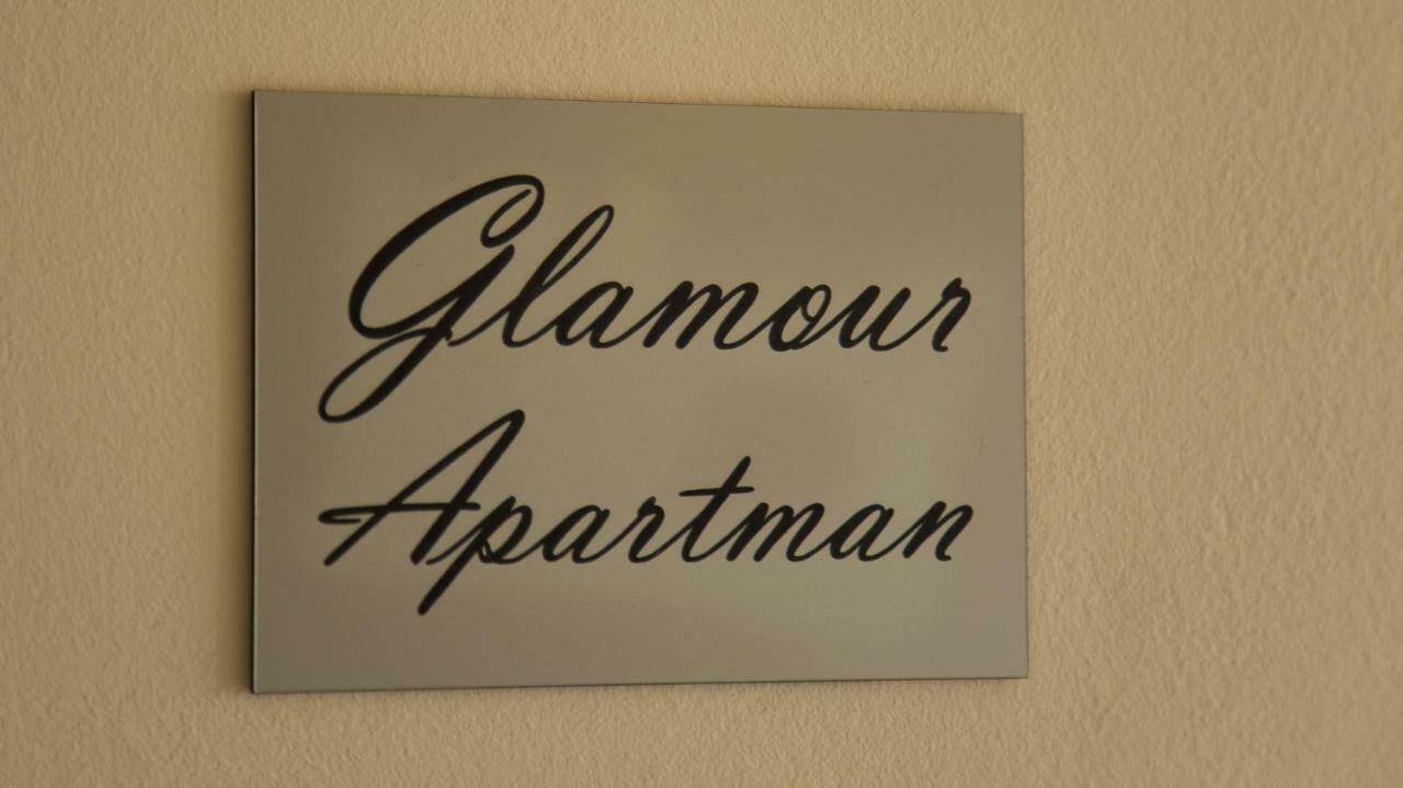 Glamour Apartman เอ็กเกอร์ ภายนอก รูปภาพ
