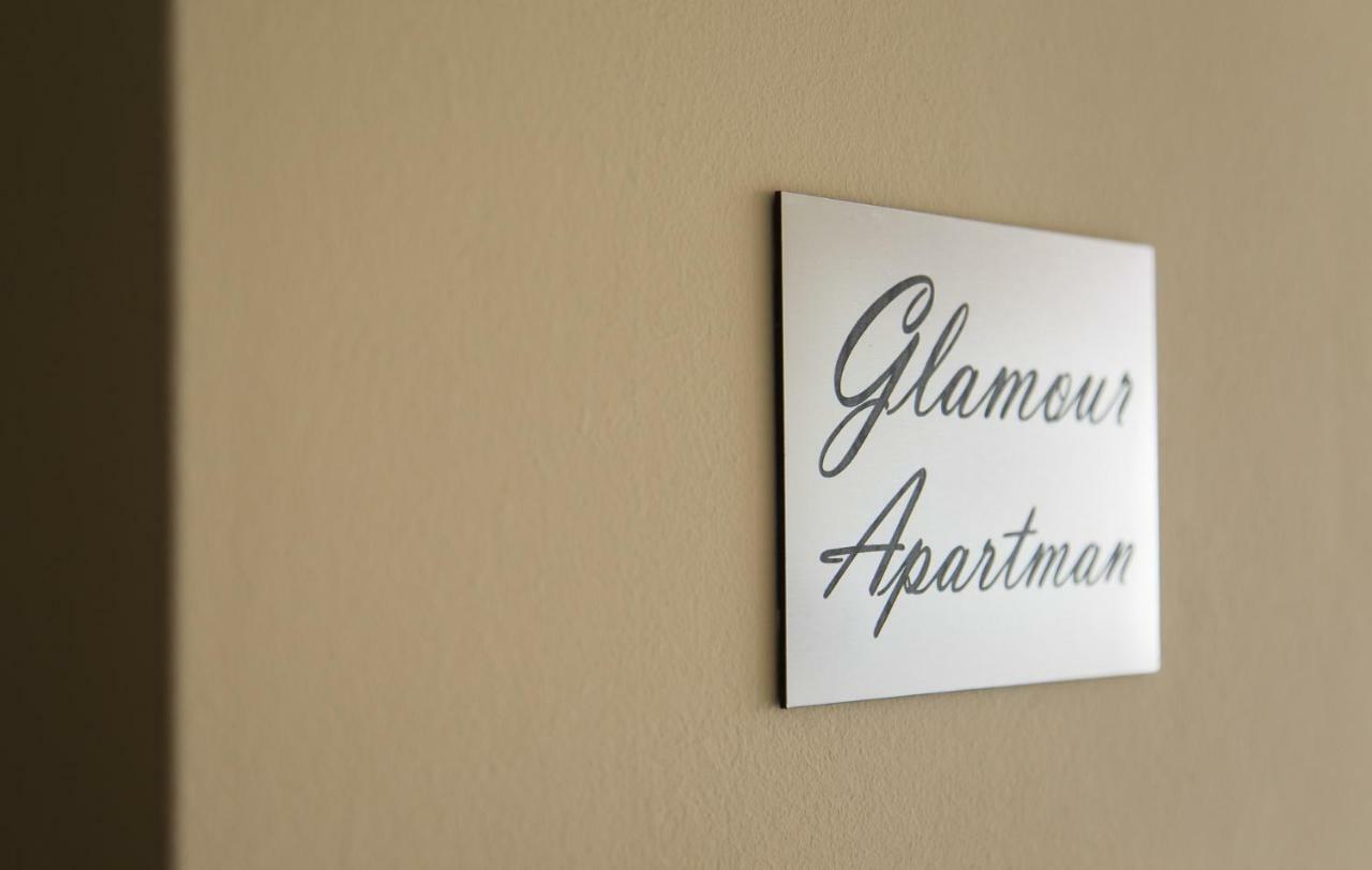Glamour Apartman Apartment เอ็กเกอร์ ภายนอก รูปภาพ