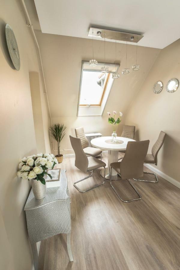 Glamour Apartman Apartment เอ็กเกอร์ ภายนอก รูปภาพ