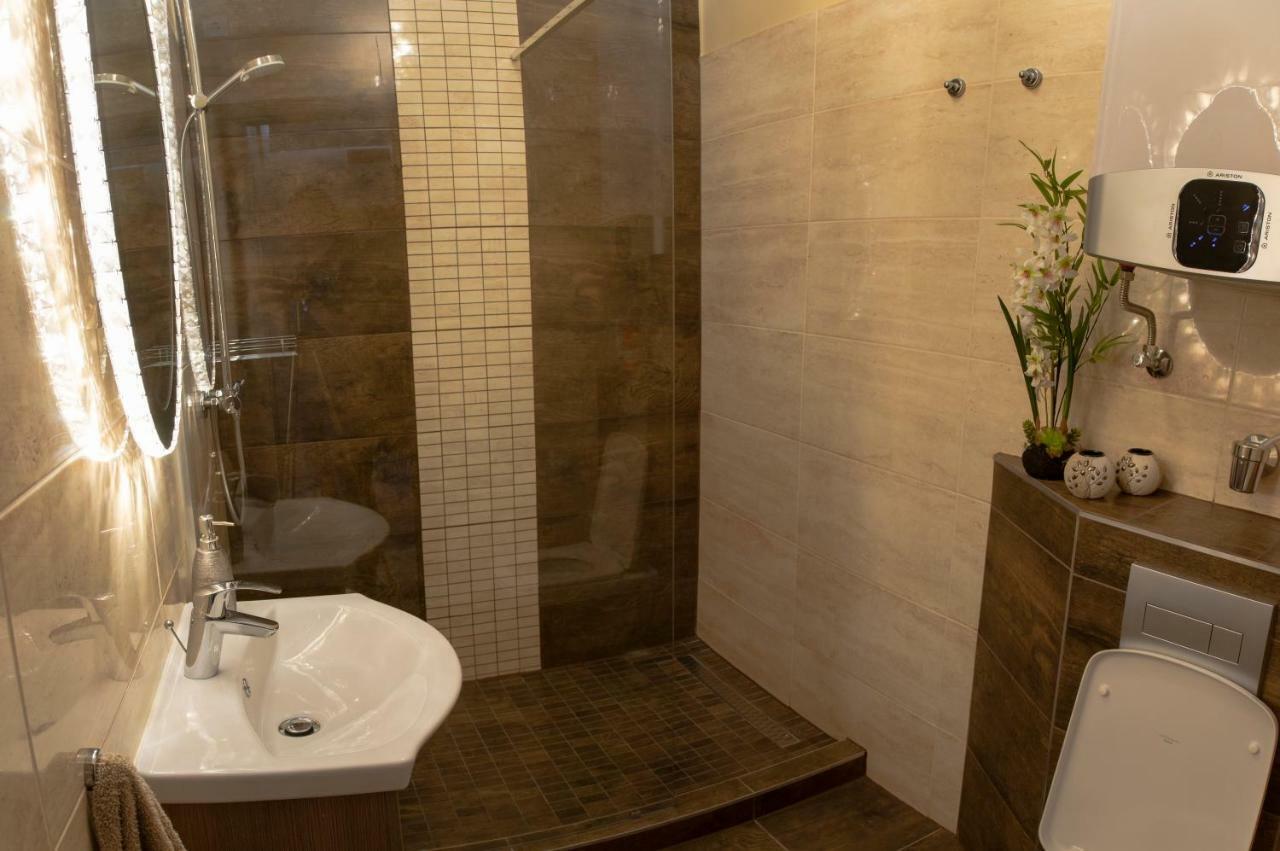 Glamour Apartman Apartment เอ็กเกอร์ ภายนอก รูปภาพ