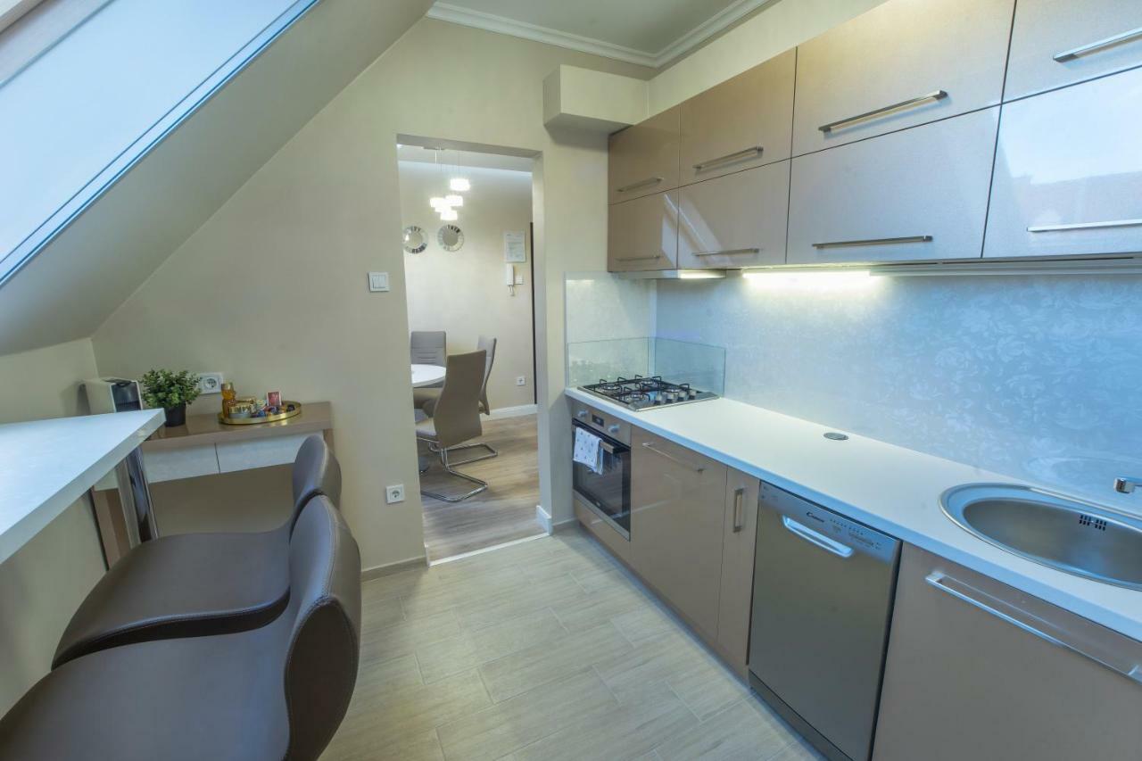 Glamour Apartman Apartment เอ็กเกอร์ ภายนอก รูปภาพ