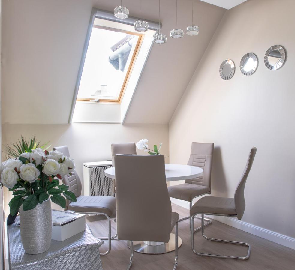 Glamour Apartman Apartment เอ็กเกอร์ ภายนอก รูปภาพ